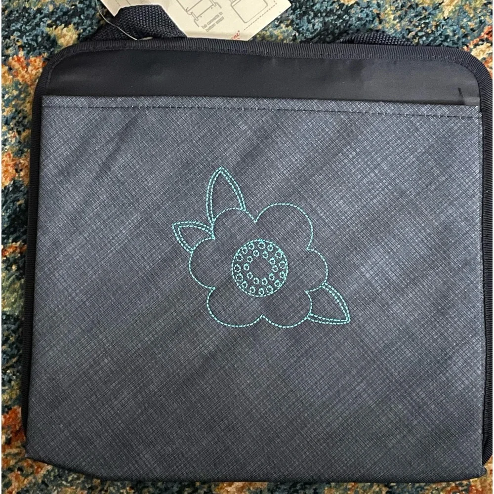 2 Thirty-One pocket organizers.